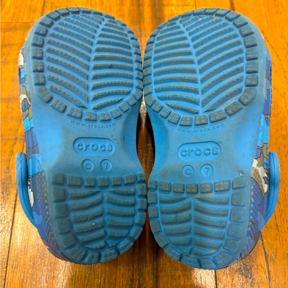Crocs Classic Clogs Ocean Blue Shark Camouflage Size C7 Toddler Boy - Picture 7 of 12
